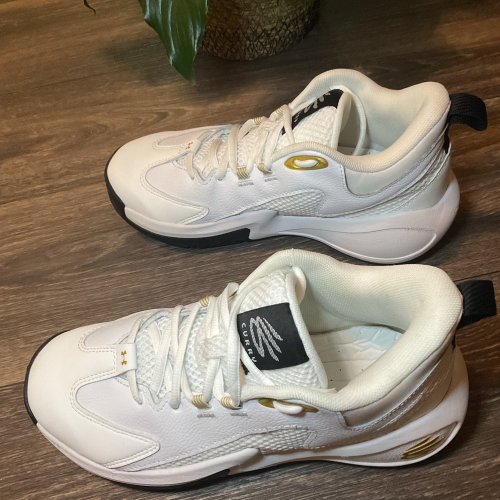 Under Armour Curry Youth Basketball Shoes White Gold Size 5.5Y EUC - Picture 4 of 8